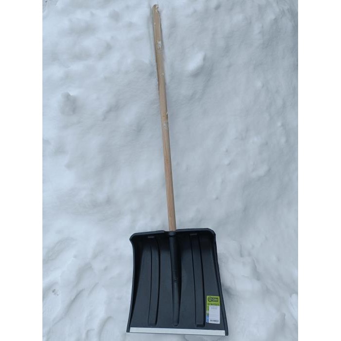 Лопата снеговая ТРИОН 38x36,5см оцинкованная планка деревянный черенок